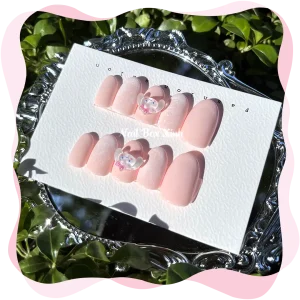 Nail box dễ thương đơn giản đính hoạt hình