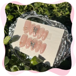 Nail box dễ thương đơn giản vẽ nổi