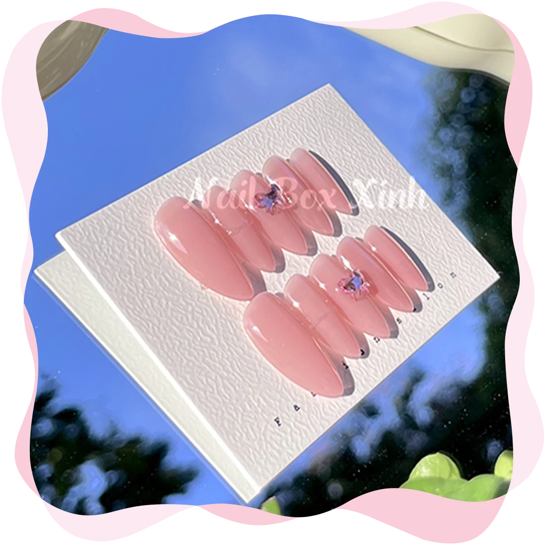 Nail box dễ thương nhẹ nhàng hồng đính bướm