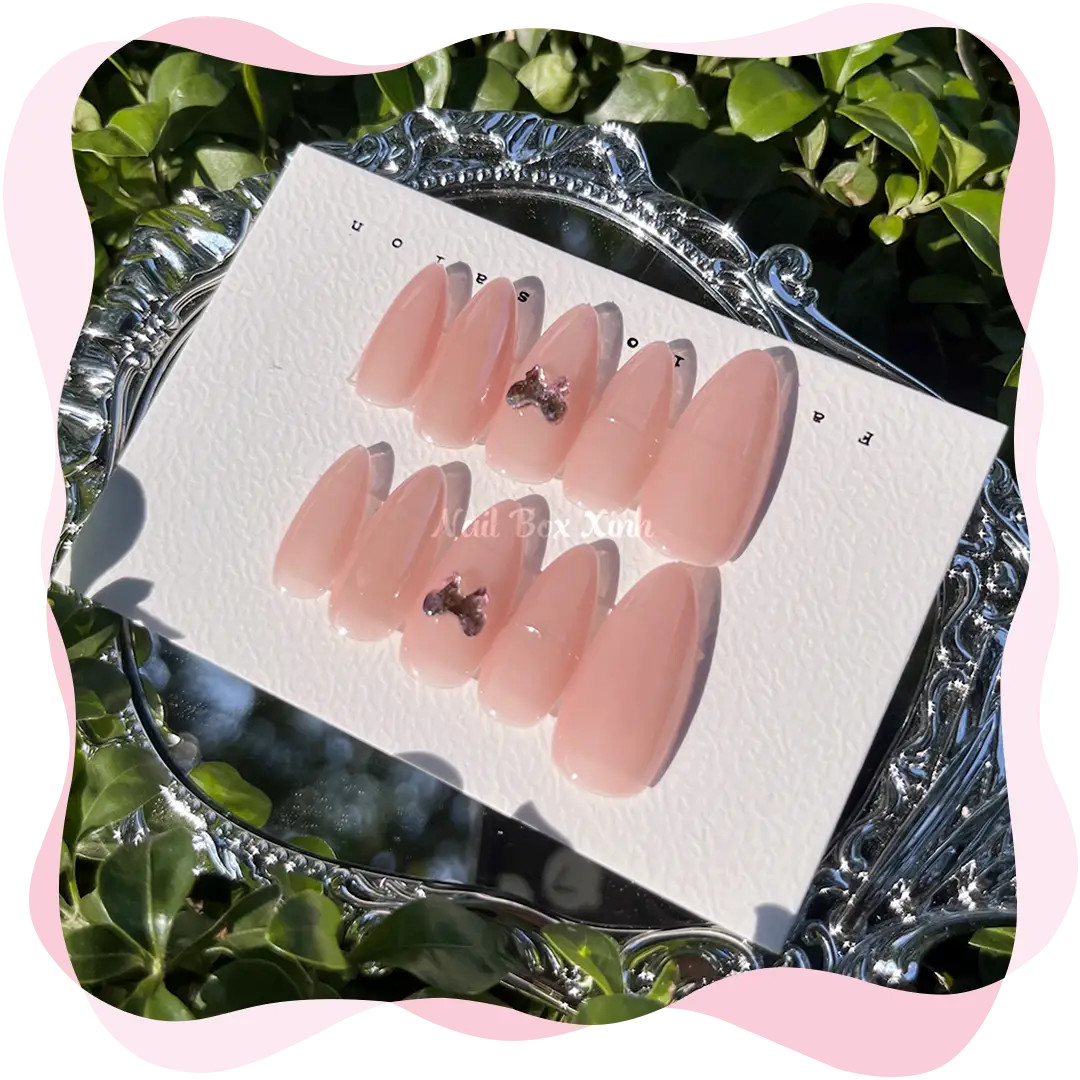 Nail box dễ thương nhẹ nhàng hồng đính bướm