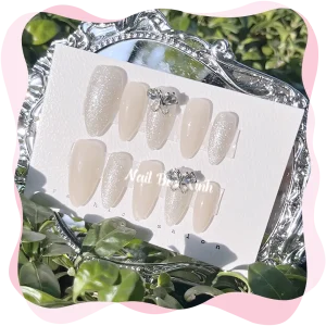 Nail box sang trọng cao cấp đính charm bướm
