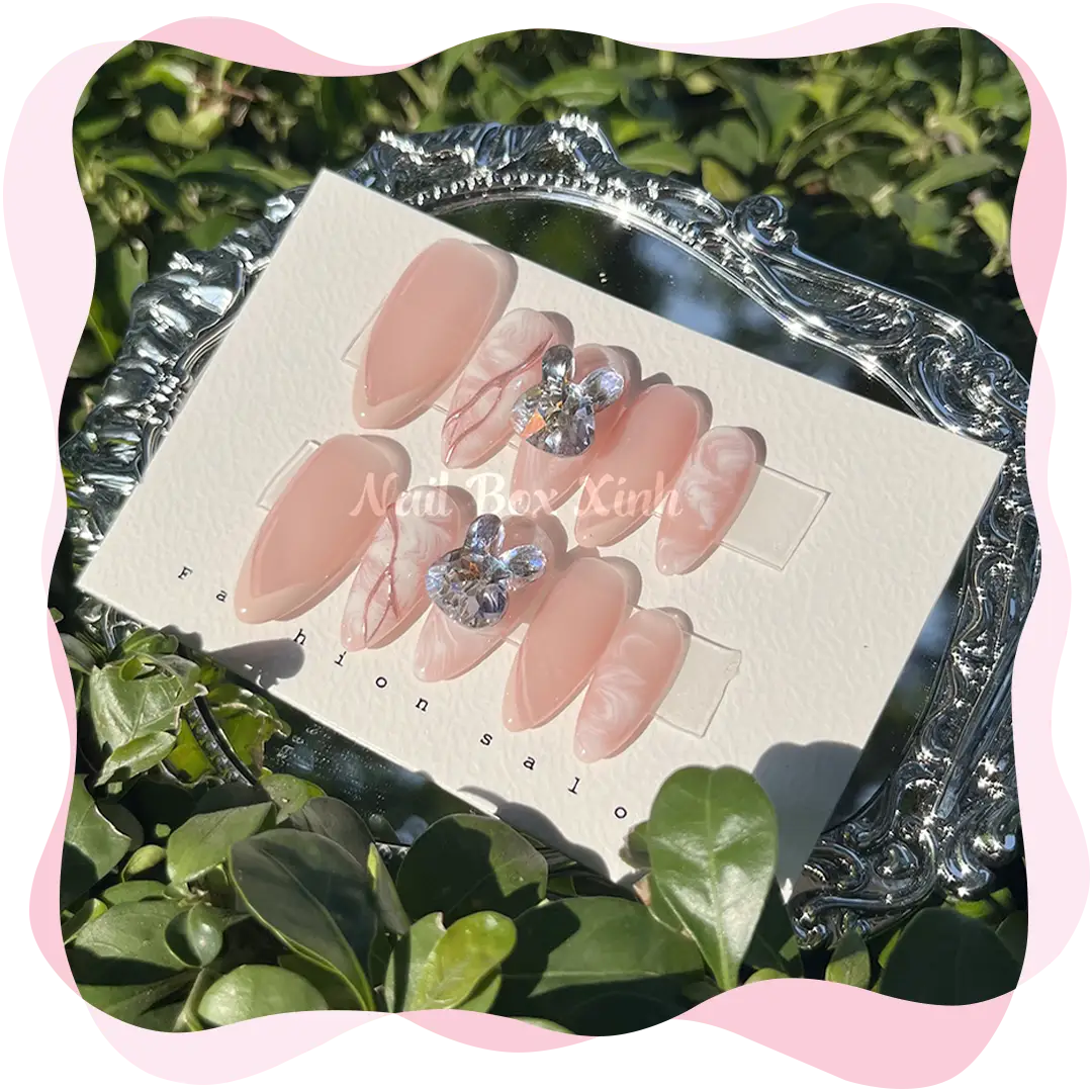 Nail box sang trọng đính đá thỏ