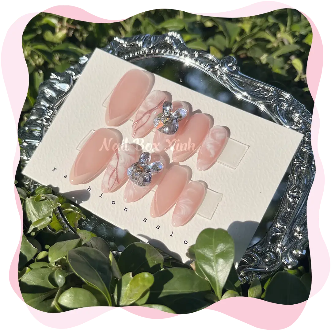 Nail box sang trọng đính đá thỏ