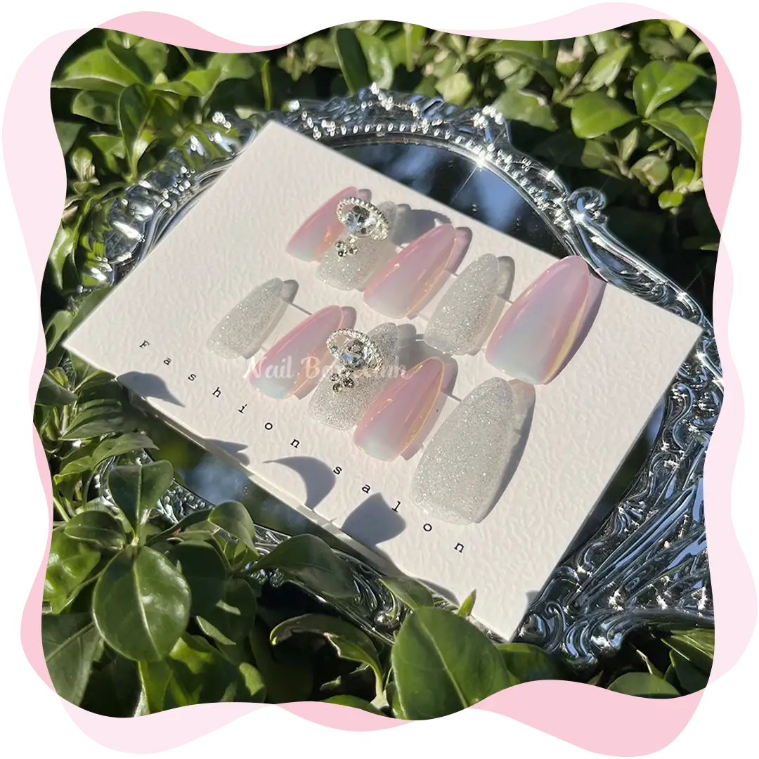 Nail box sang trọng đính đá tráng gương