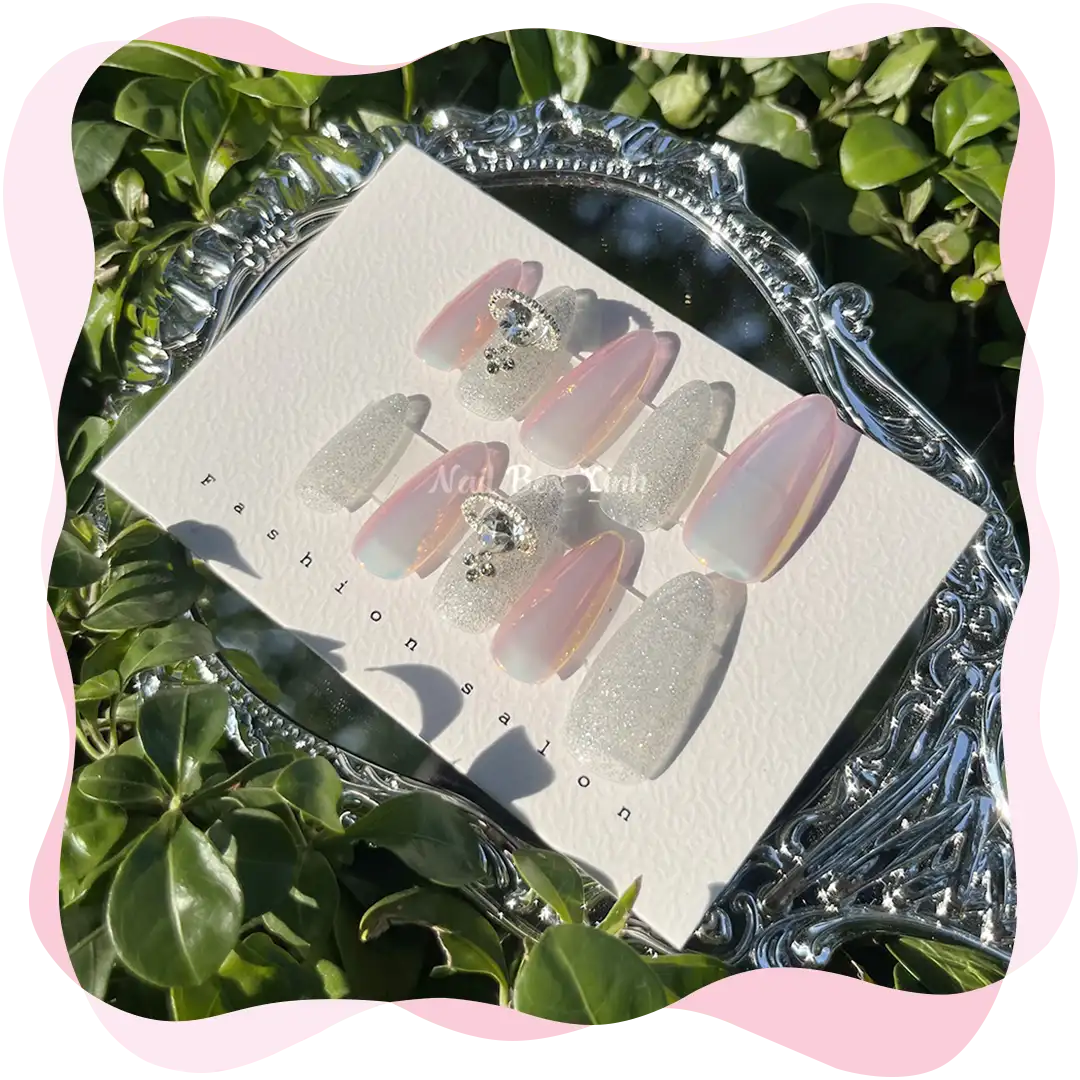 Nail box sang trọng đính đá tráng gương