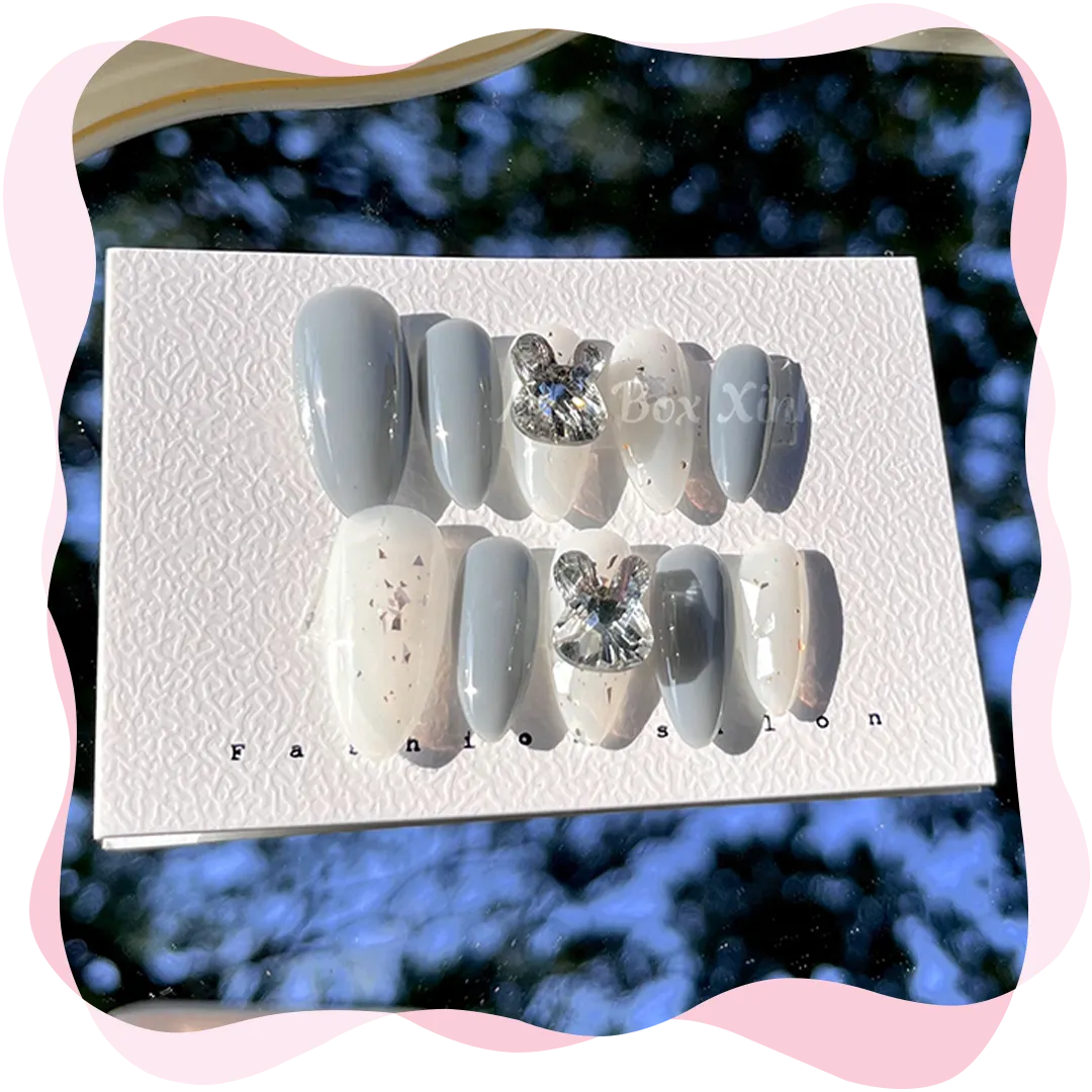 Nail box sang trọng đính đá xanh
