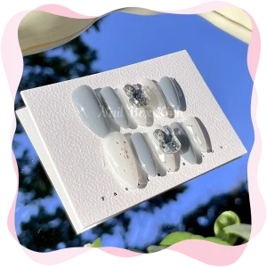 Nail box sang trọng đính đá xanh