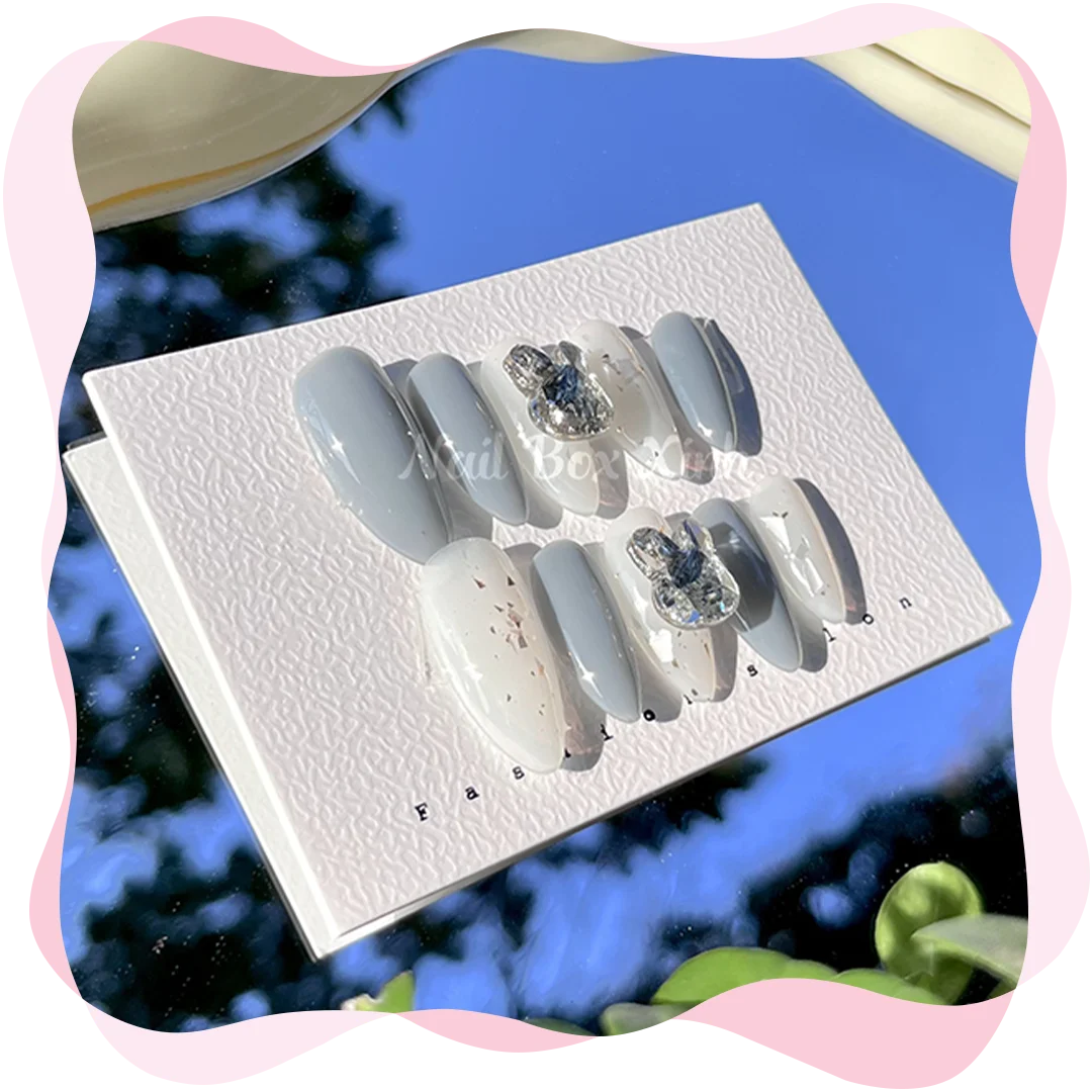 Nail box sang trọng đính đá xanh