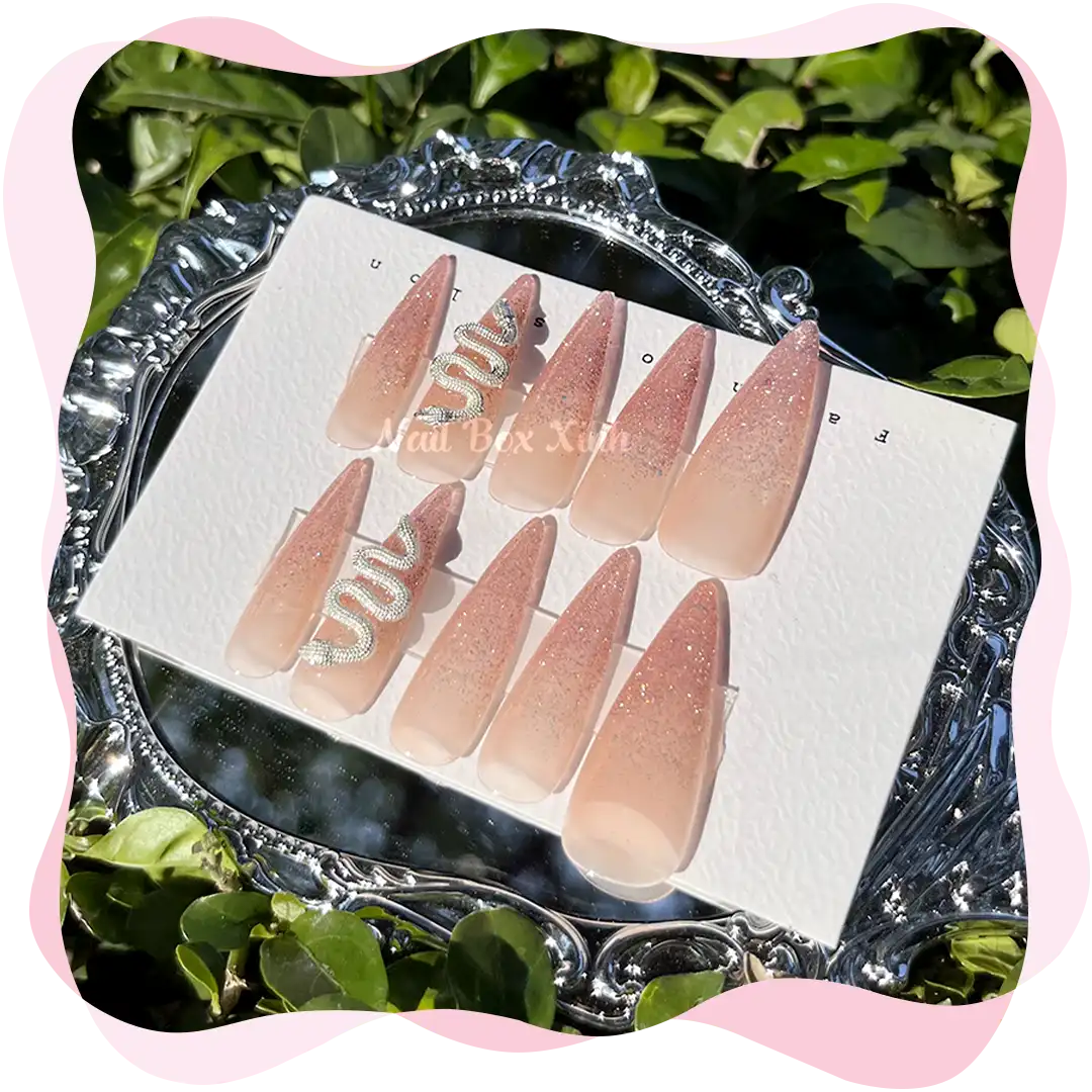 Nail box thiết kế đính charm