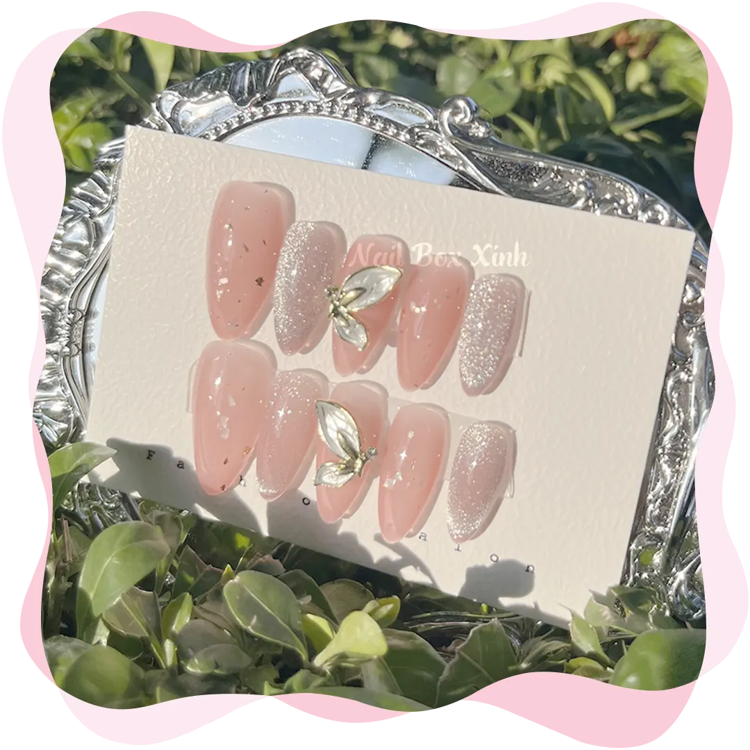 Nail box thiết kế đính đá bướm