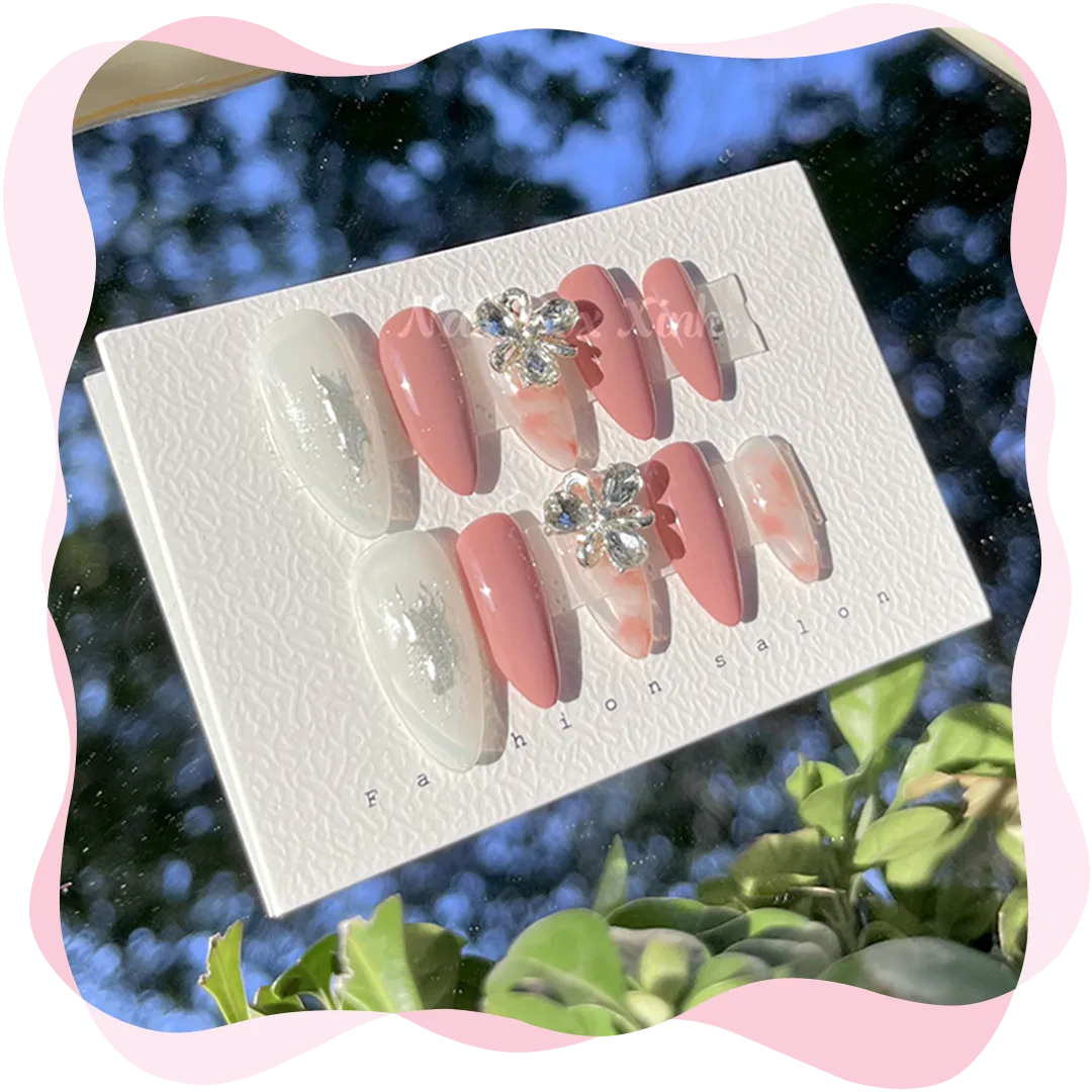 Nail box thiết kế đính đá hoa