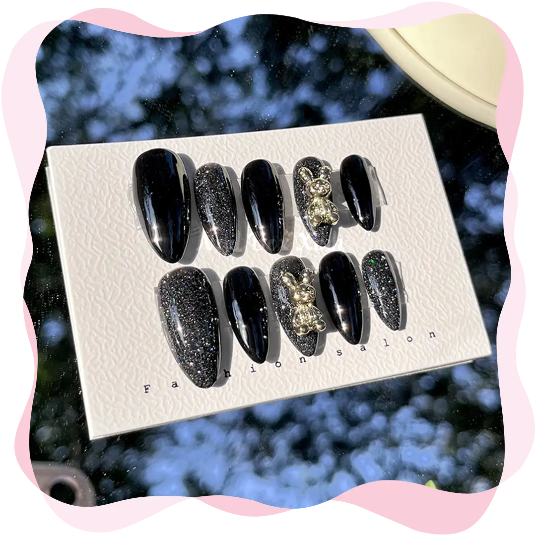 Nail box thiết kế sang chảnh đen huyền bí