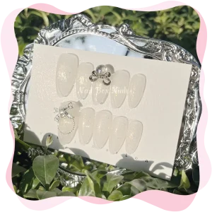 Nail box thiết kế sang chảnh đính nơ